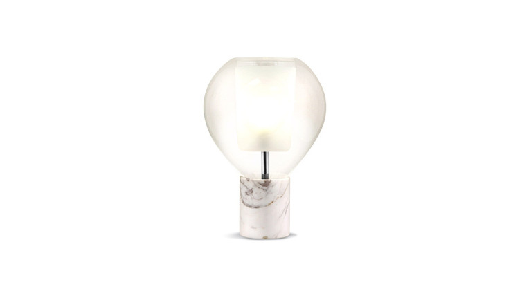 Lampe CIRCE - Base en marbre blanc (existe en noir et travertin) et design tout en rondeur pour cette lampe de table d'exception